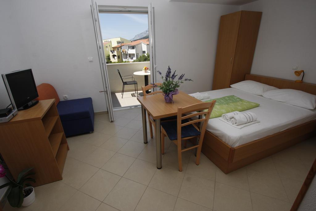 Apartments Neva Makarska Habitación foto
