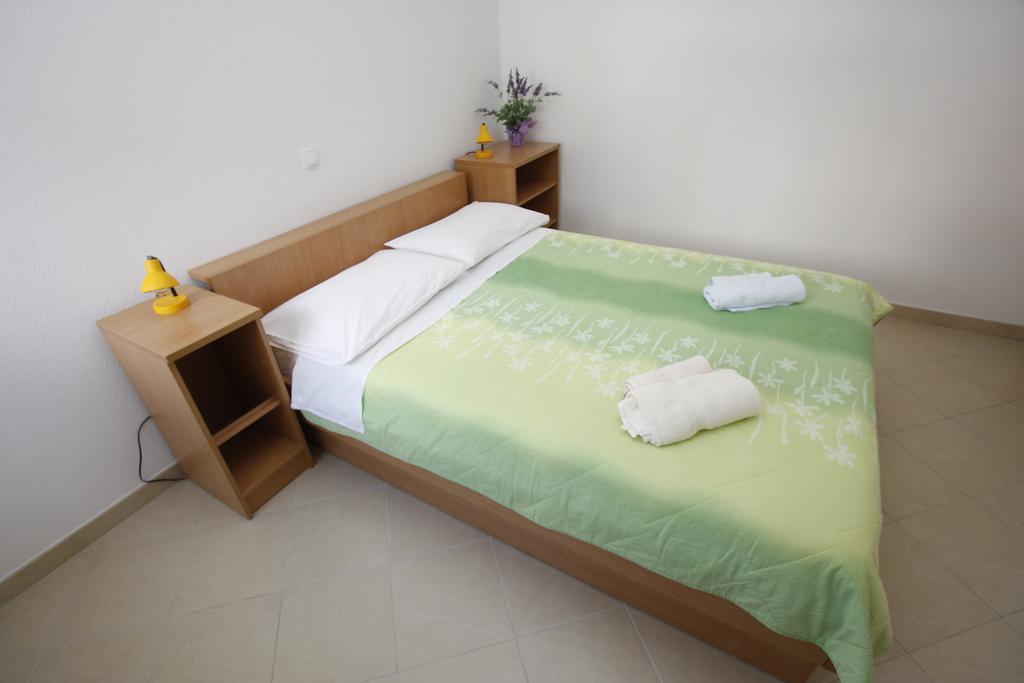 Apartments Neva Makarska Habitación foto