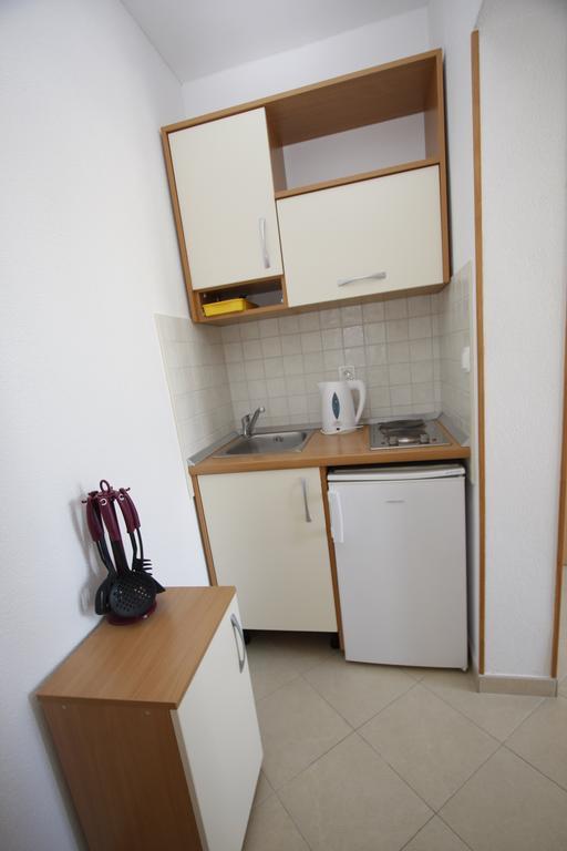 Apartments Neva Makarska Habitación foto