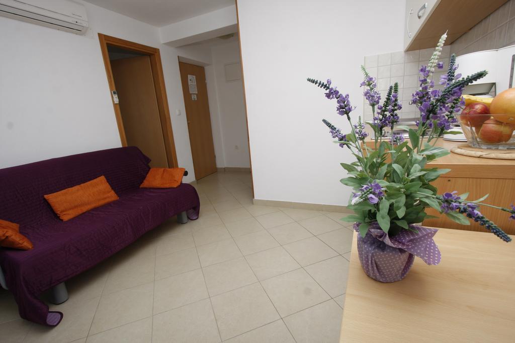 Apartments Neva Makarska Habitación foto
