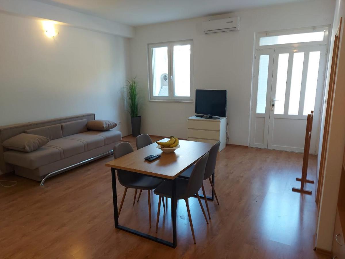 Apartments Neva Makarska Exterior foto
